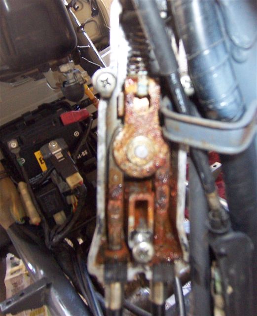 This is the kinda sh@t I was dealing with . I couldn't even tell that there was a chain inside there was so much rust .