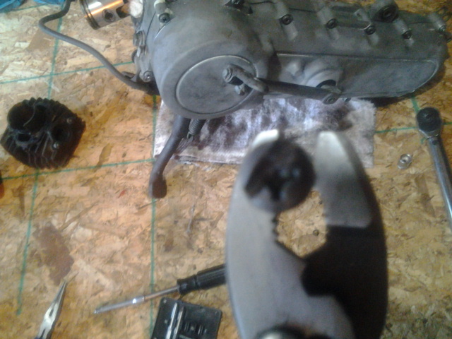 self made off cenerter and yet superior flat head. <br /><br />how embarrassing that an meadows sized  flat head works better than a honda sized philips